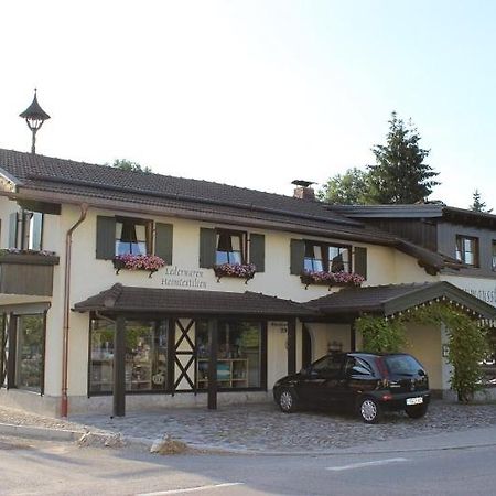 Gaestehaus Sattlerhof แบร์เนา อัม คีมเซ ภายนอก รูปภาพ