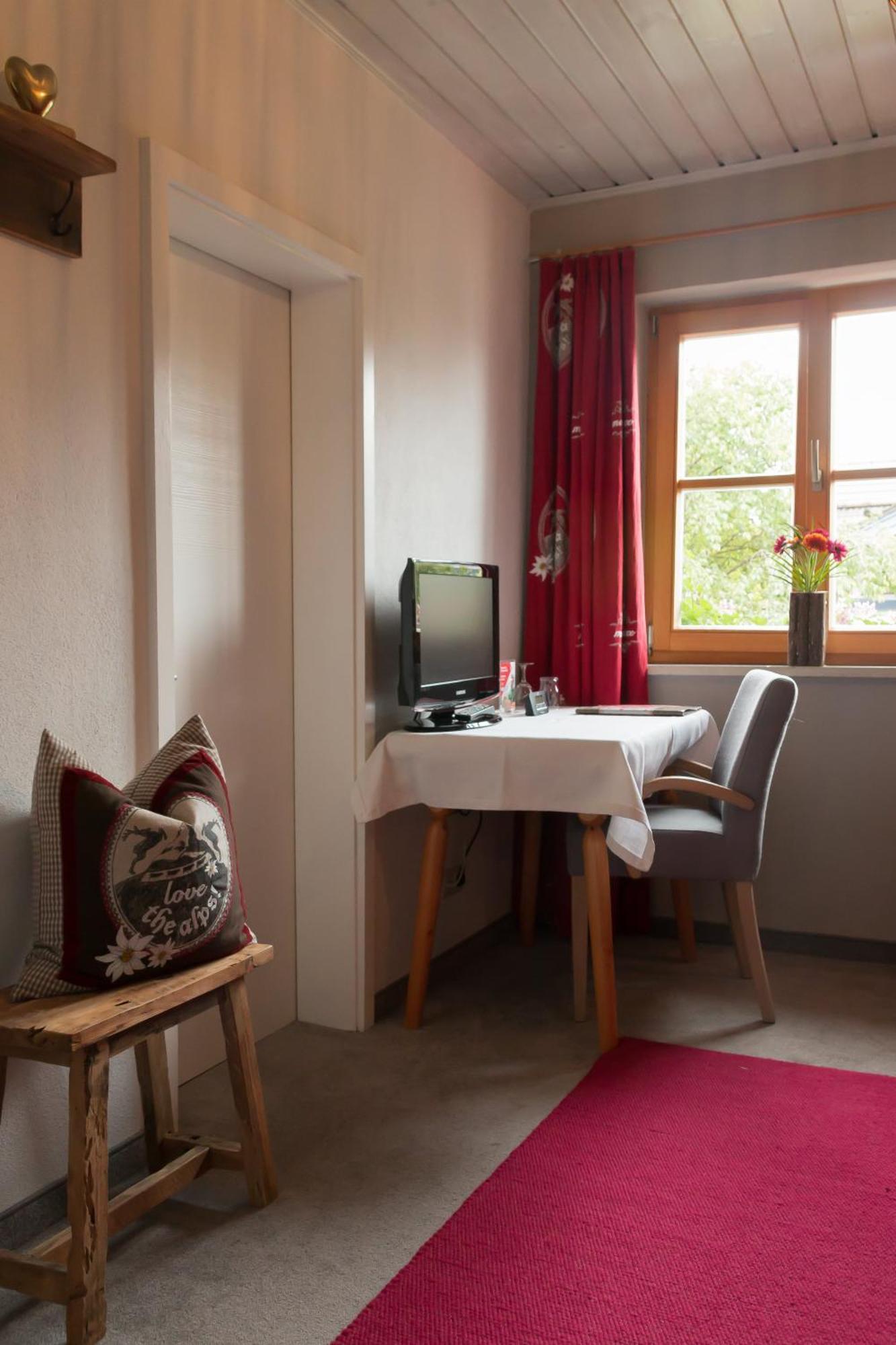 Gaestehaus Sattlerhof แบร์เนา อัม คีมเซ ภายนอก รูปภาพ