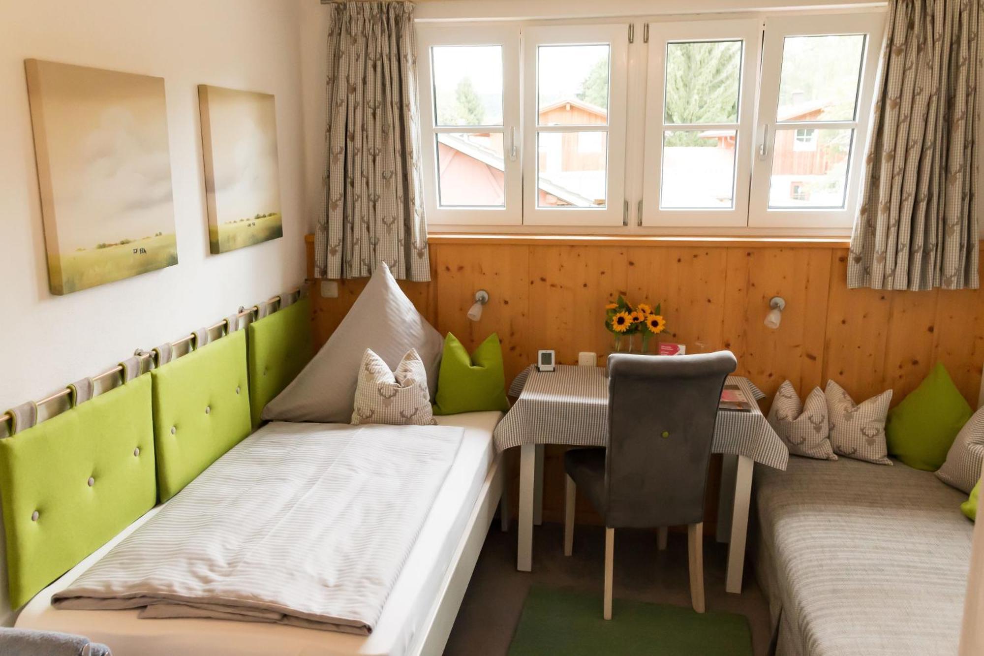 Gaestehaus Sattlerhof แบร์เนา อัม คีมเซ ภายนอก รูปภาพ