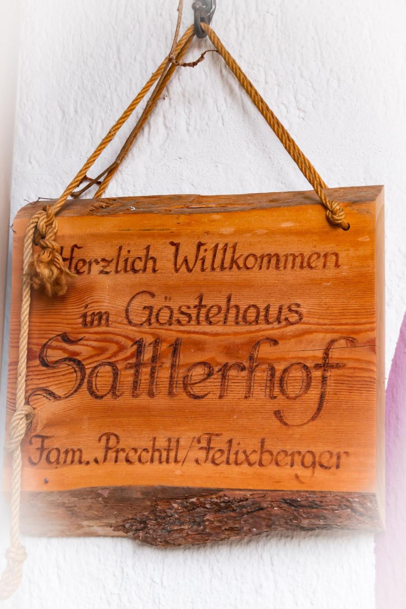 Gaestehaus Sattlerhof แบร์เนา อัม คีมเซ ภายนอก รูปภาพ