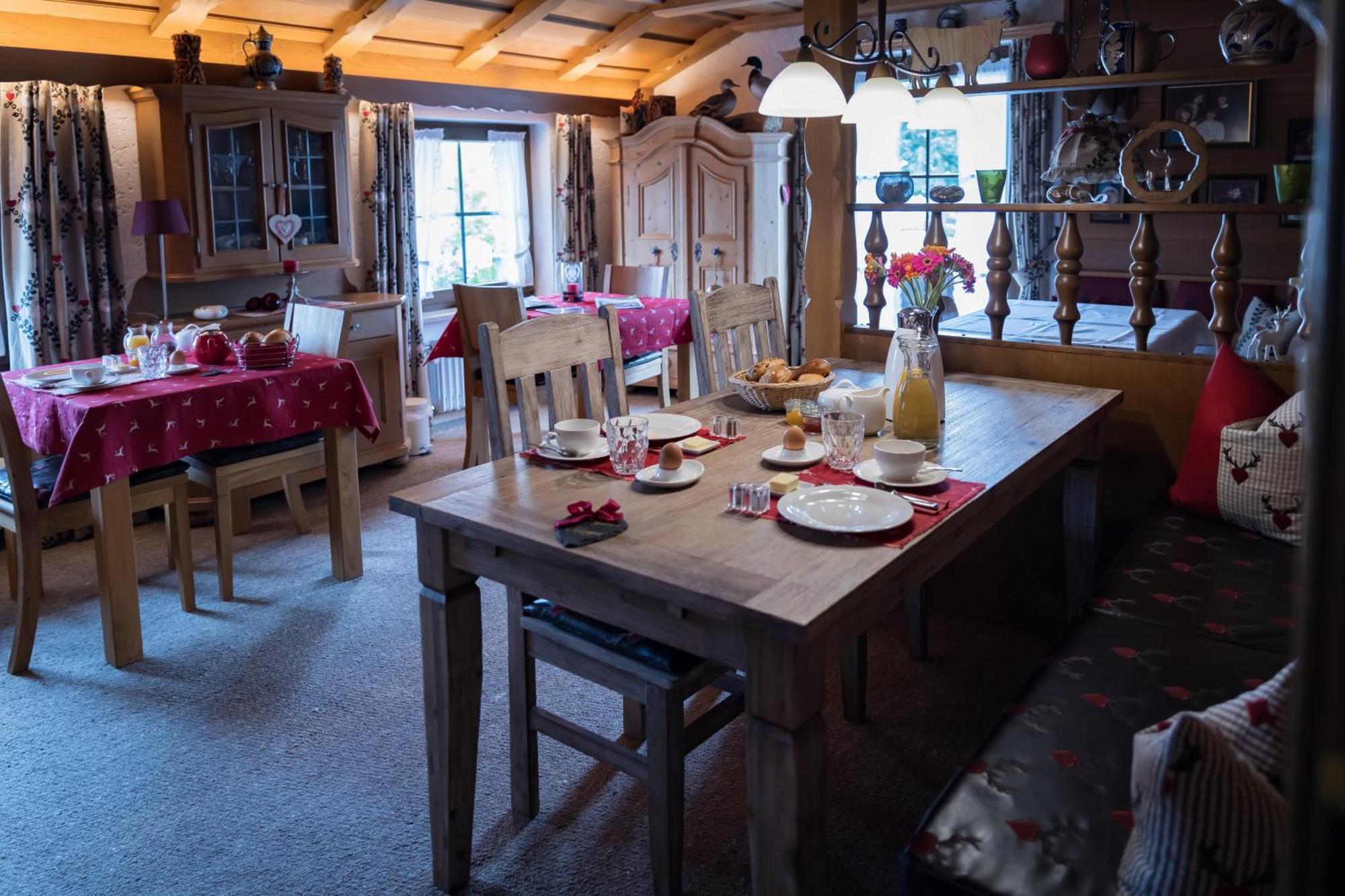 Gaestehaus Sattlerhof แบร์เนา อัม คีมเซ ภายนอก รูปภาพ